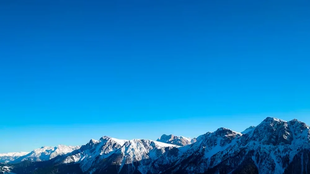Le vette innevate di Plan de Corones vicino a Brunico