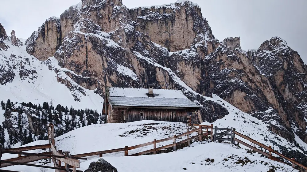 Rifugio di montagna nelle Dolomiti vicino a Ortisei