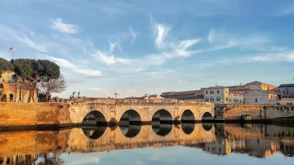 Il Ponte di Tiberio a Rimini al tramonto