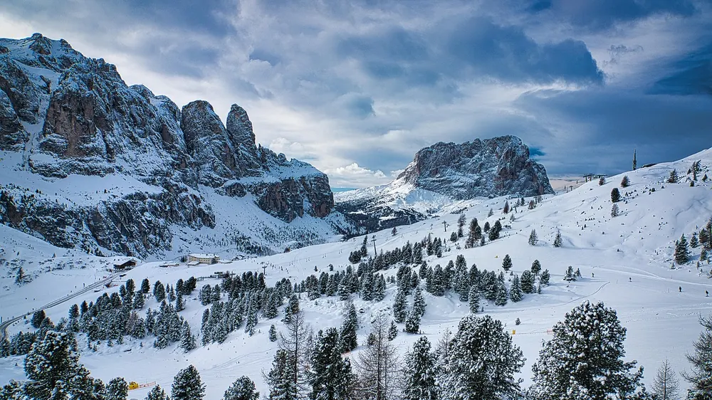 Il gruppo del Sella e il Sassolungo nelle Dolomiti, Val Gardena
